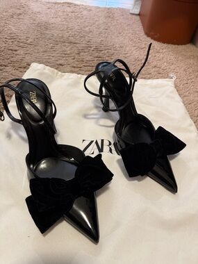 ZARA Black Pointed Patent Heels with Velvet Bow and Ankle Straps